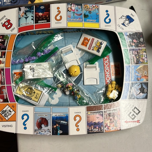 Monopoly Despicable ME2 game - Picture 3 of 4